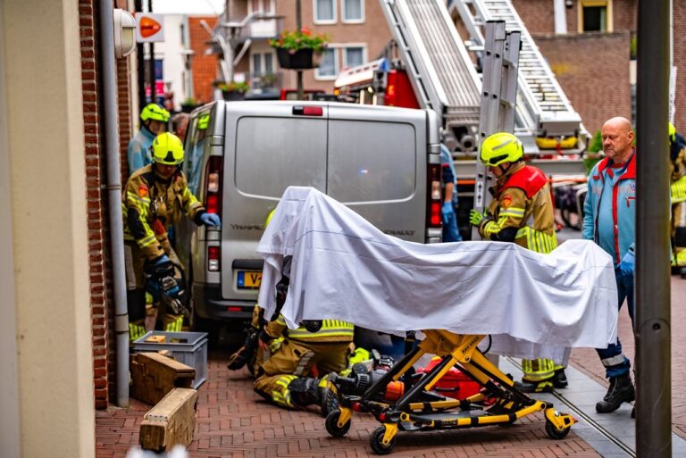 Monteur overleden tijdens werkzaamheden aan autolift