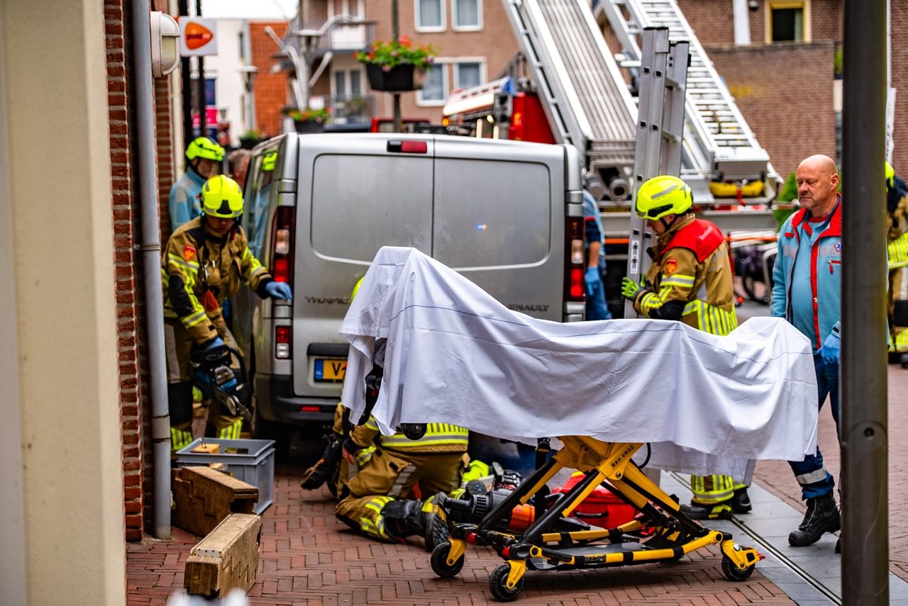 Monteur overleden tijdens werkzaamheden aan autolift