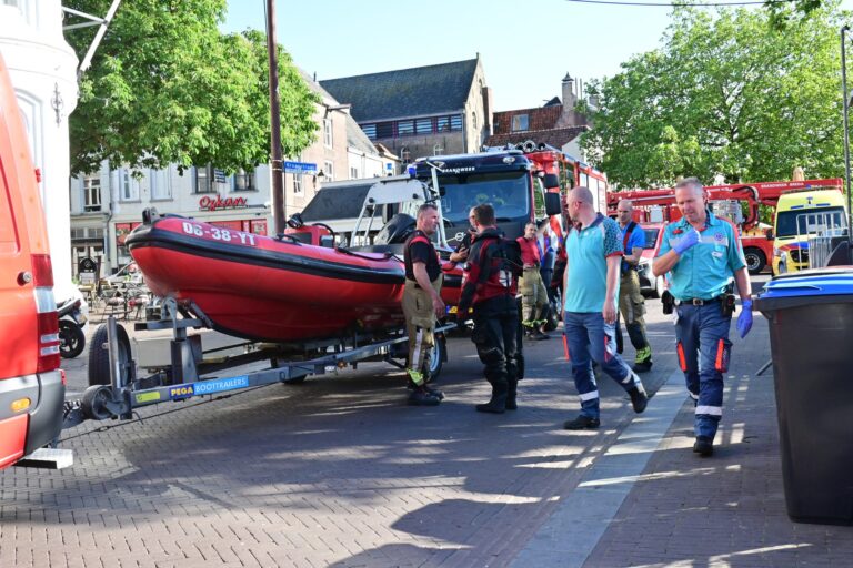 Zes personen te water na omslaan bootje