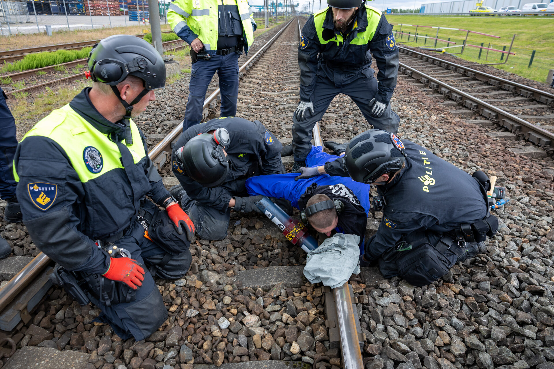 Activisten blokkeren opnieuw spoorlijn