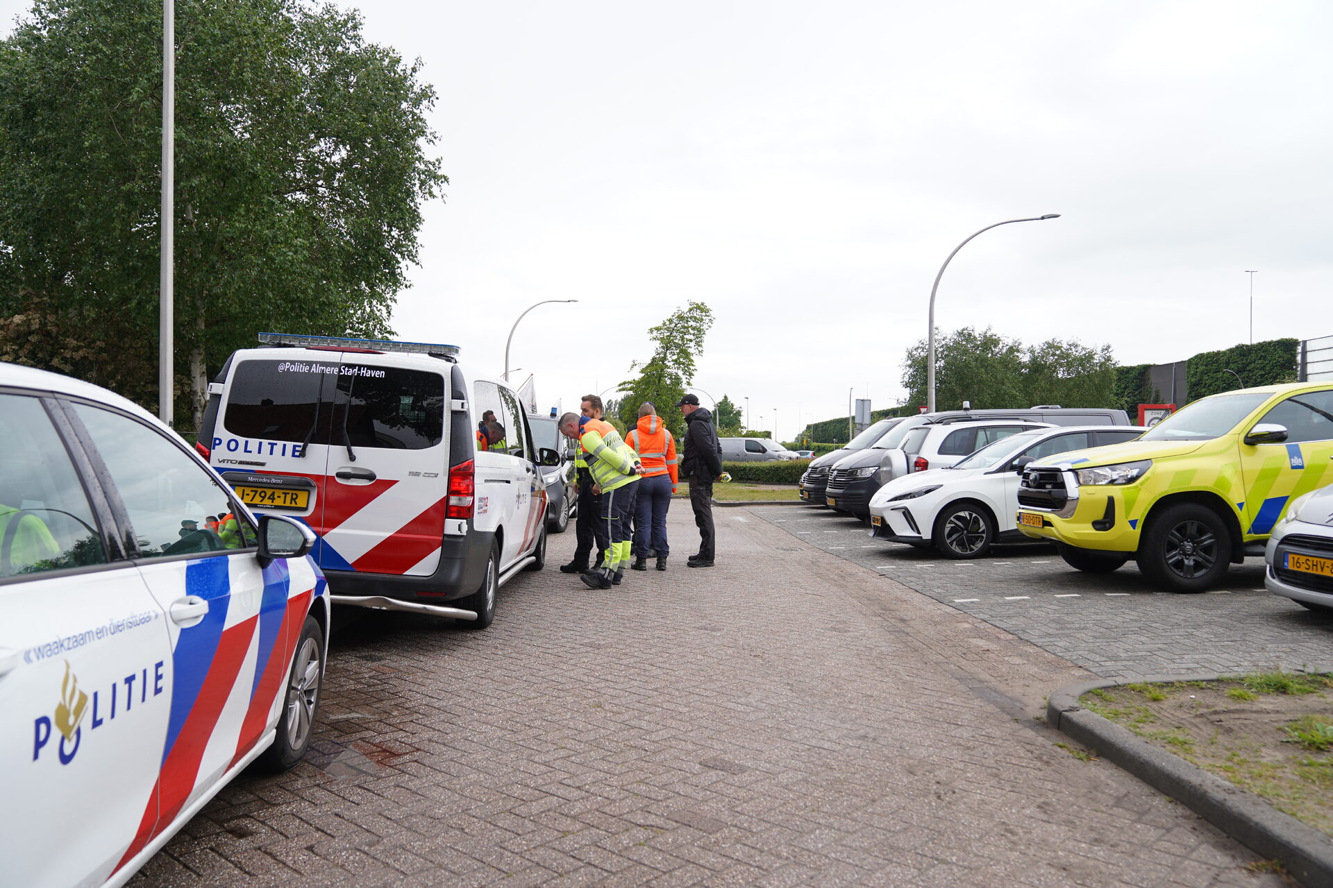 Politie zoekt op snelweg naar telefoon van mishandelde vrouw