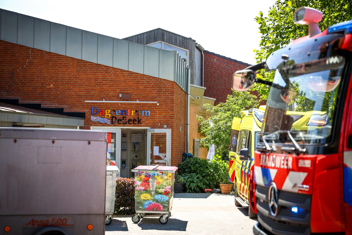 Man gewond nadat zitmaaier in sloot belandt