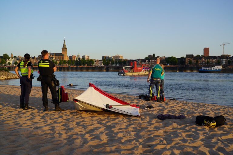 Badgasten redden drenkeling nadat hij onder water verdween