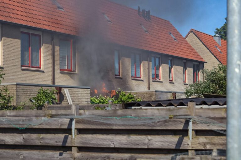 Uitslaande woningbrand, woning voorlopig onbewoonbaar