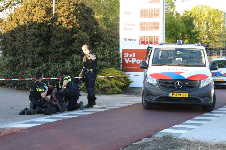 Man aangehouden na vuurwapenmelding, politie lost waarschuwingsschoten