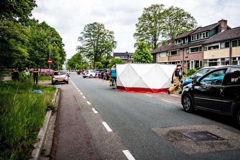 UPDATE: Fietser (77) overleden na botsing met auto