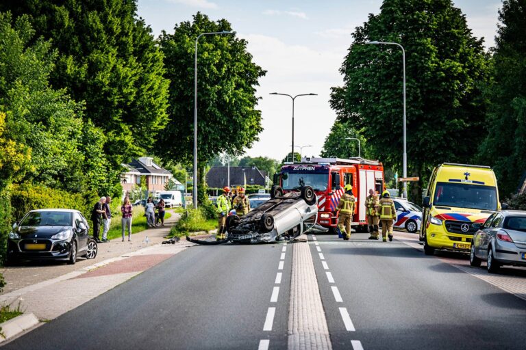Vrouw en kind naar ziekenhuis na ongeval