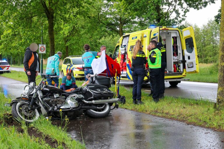 Vrouw ernstig gewond bij eenzijdig motorongeluk