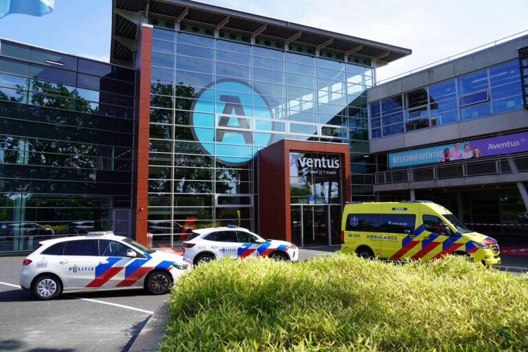 Student gewond bij steekincident voor school, verdachte aangehouden