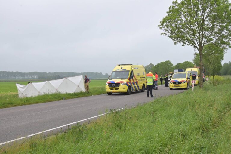 Motorrijder overleden na frontale botsing met busje