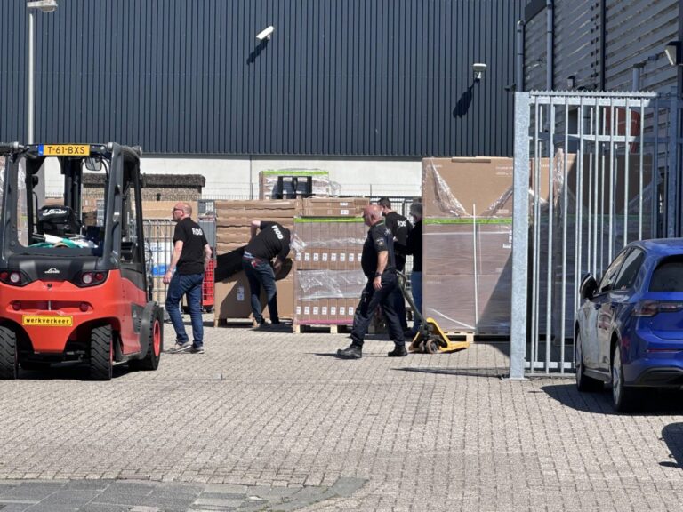 FIOD valt PostNL-afhaalpunt binnen