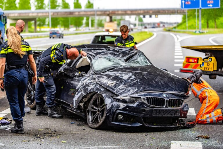 Bizar: Automobilist raakt van snelweg A50 af en belandt op A15