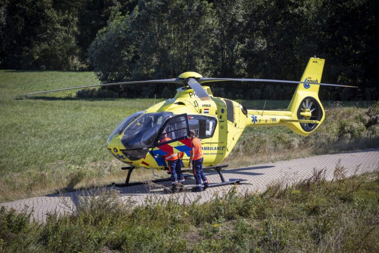 Wielrenner met spoed naar ziekenhuis na harde val