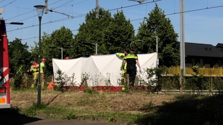 Dode bij aanrijding met trein bij station