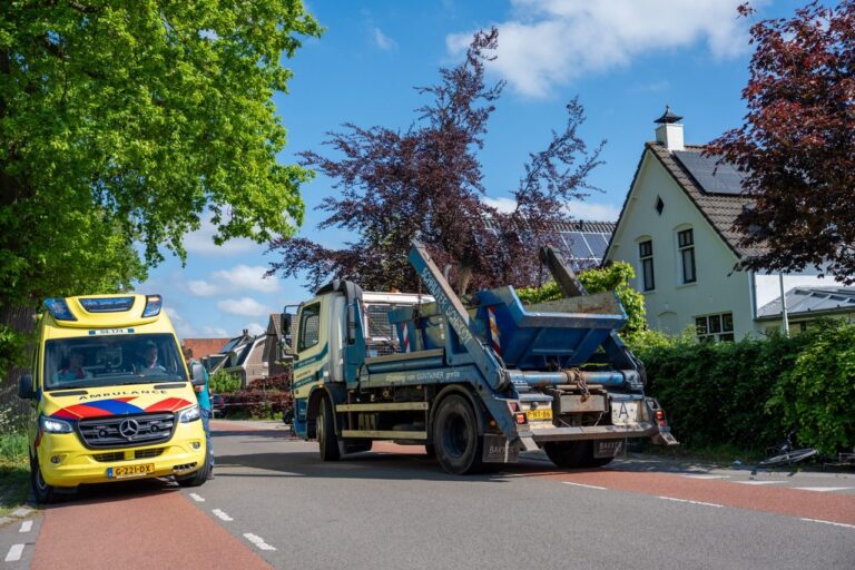 Fietser gewond na aanrijding met vrachtwagen