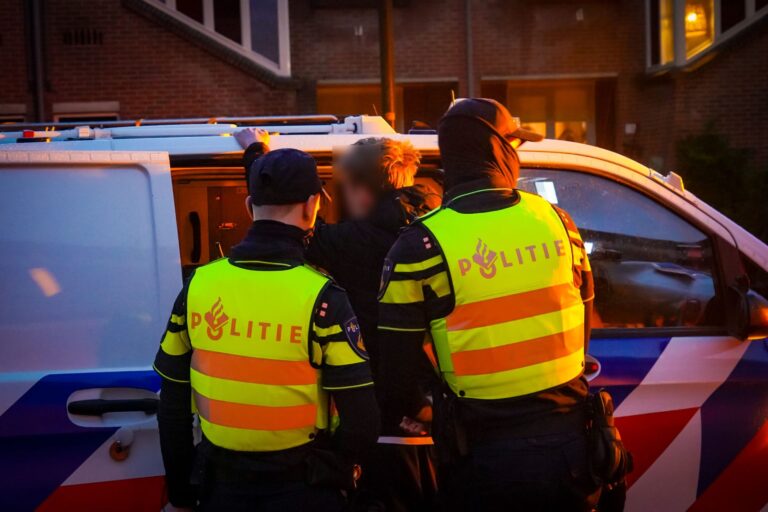 ME grijpt in bij protest tegen AZC, drie aanhoudingen verricht