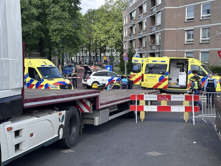 Voetganger overleden na aanrijding met vrachtwagen
