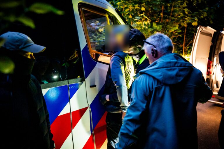 Zes aanhoudingen na onrust bij demonstratie tegen asielnoodopvang