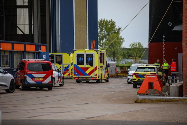 Ernstig bedrijfsongeval bij scheepswerf, traumahelikopter ingezet