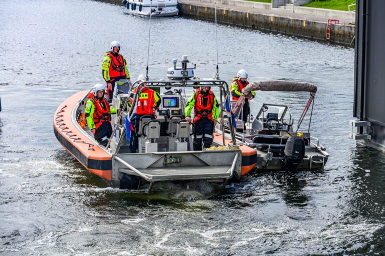 Vier gewonden na omslaan bootje, hond vermist