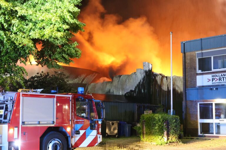 Grote uitslaande brand verwoest bedrijfspand