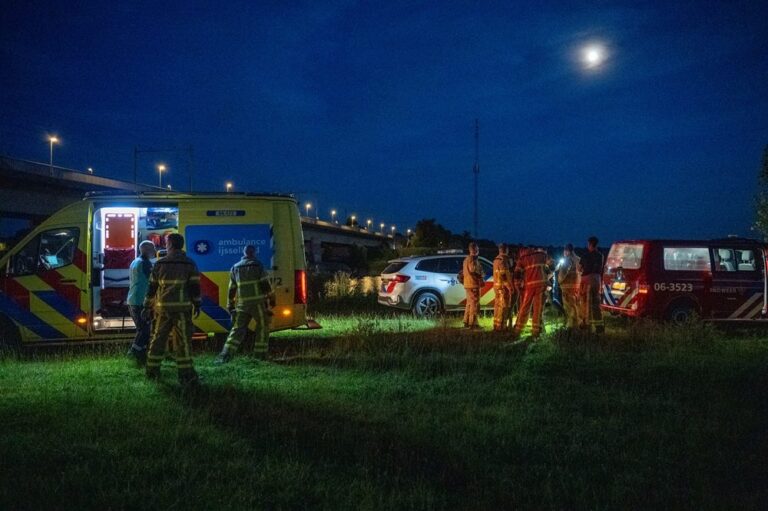 Persoon uit IJssel gered na grootschalige zoekactie