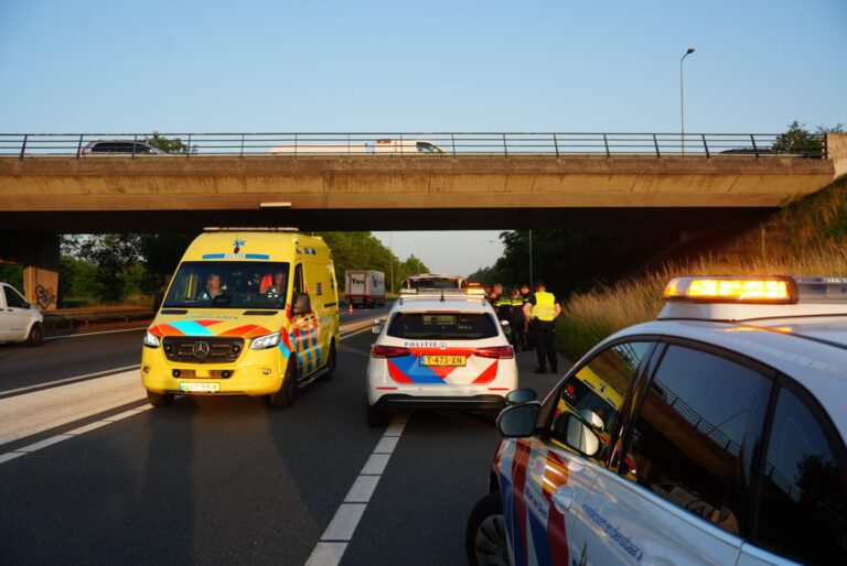 Vrouw zwaargewond na val van viaduct