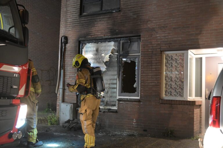 Brandende dixi zorgt voor grote schade aan woning