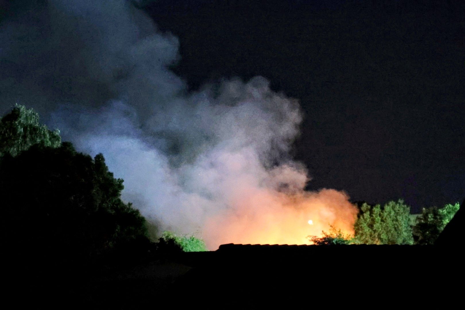 Schuur uitgebrand en chalets beschadigd bij grote brand