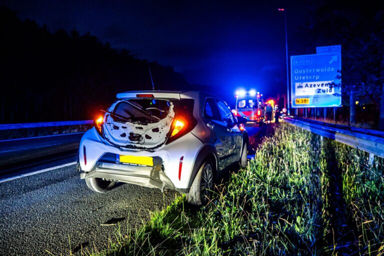 Automobilist veroorzaakt aanrijding en rijdt door