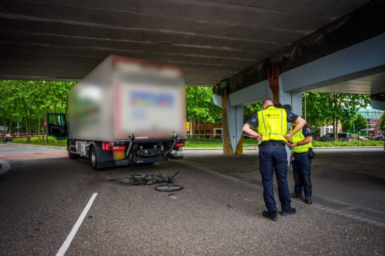 Jongen ernstig gewond na aanrijding met vrachtwagen