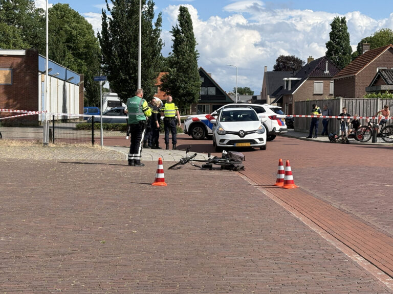 Fietser ernstig gewond na aanrijding met auto