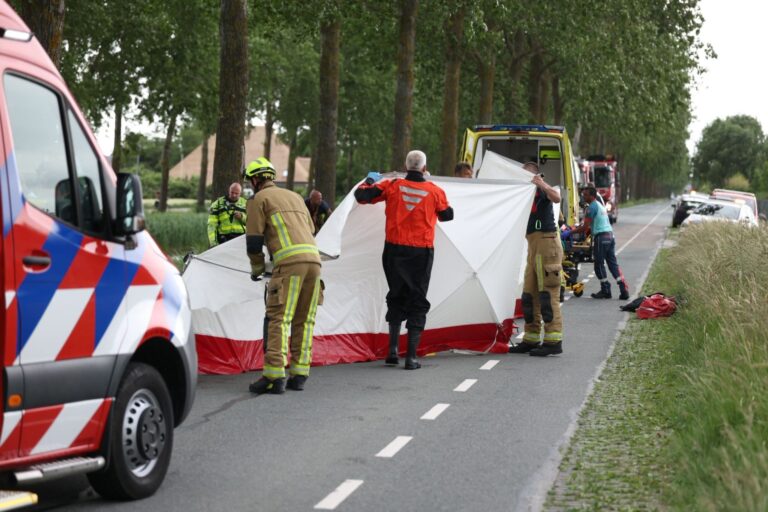 Auto te water na ernstig ongeval met motor