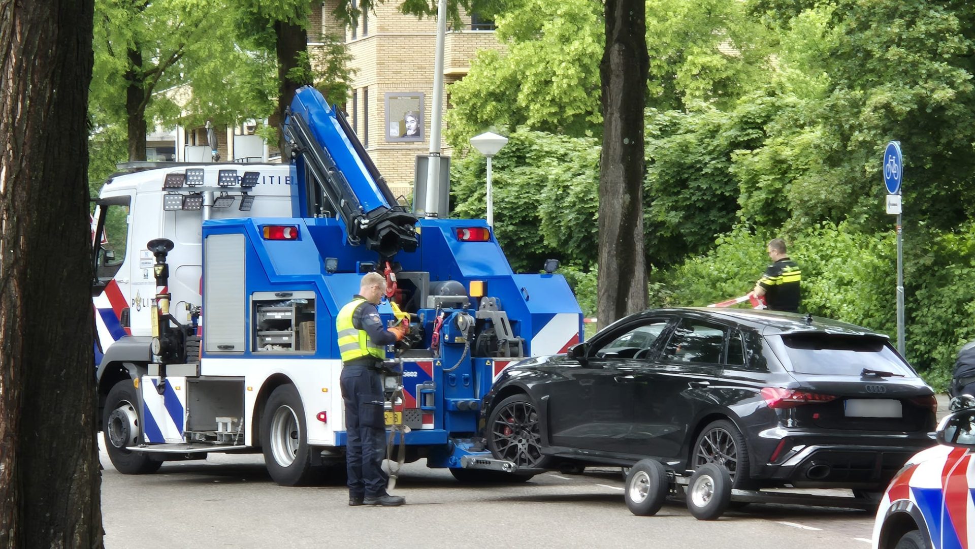 Politie neemt mogelijke vluchtauto in beslag