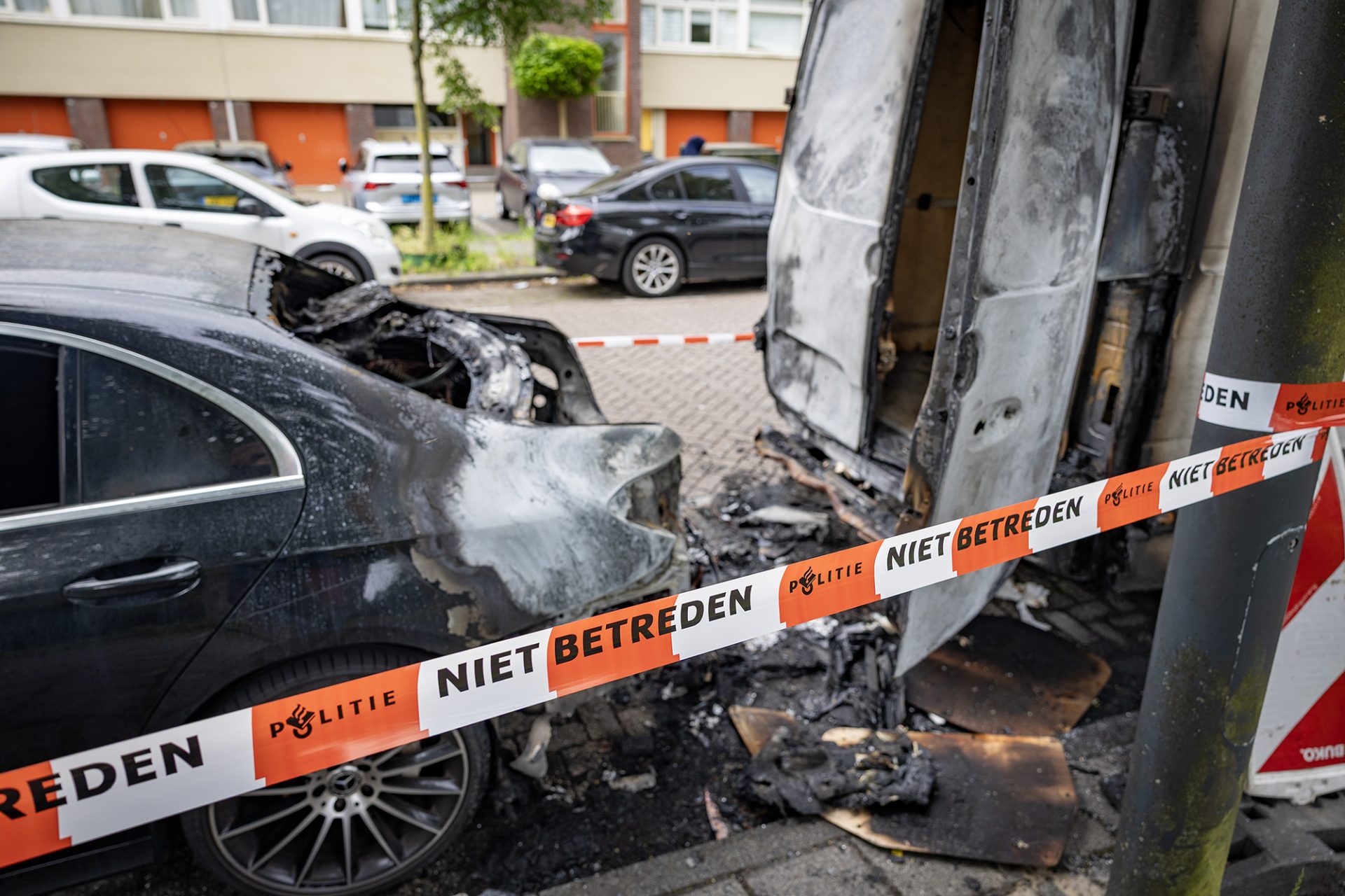 Politie onderzoekt mogelijke brandstichting bij voertuigbrand