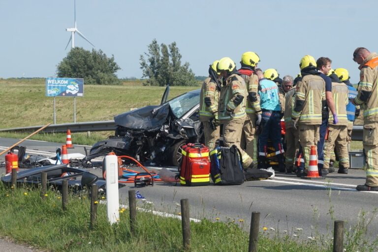 Grote hulpverleningsinzet na ernstige aanrijding