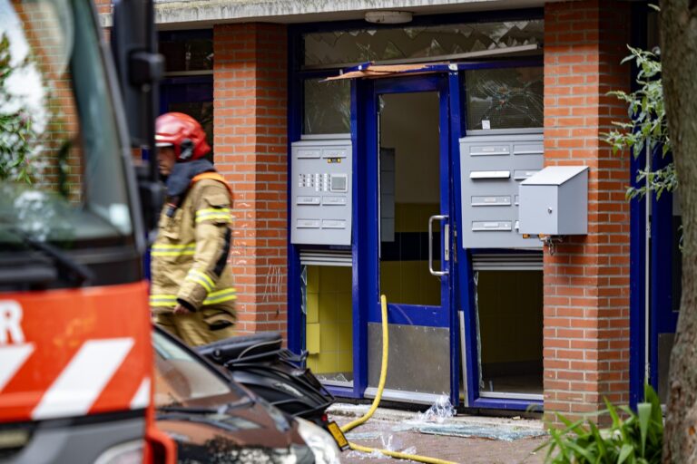 Grote brand in woning na explosie