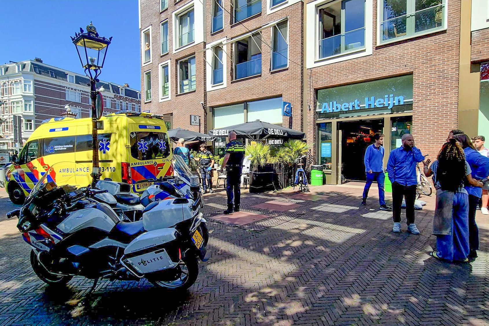 Persoon gewond na steekincident bij supermarkt