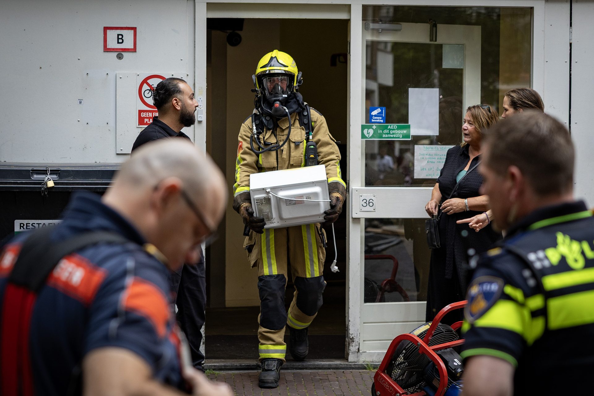 Brand in hotel na rookontwikkeling uit magnetron in Haarlem