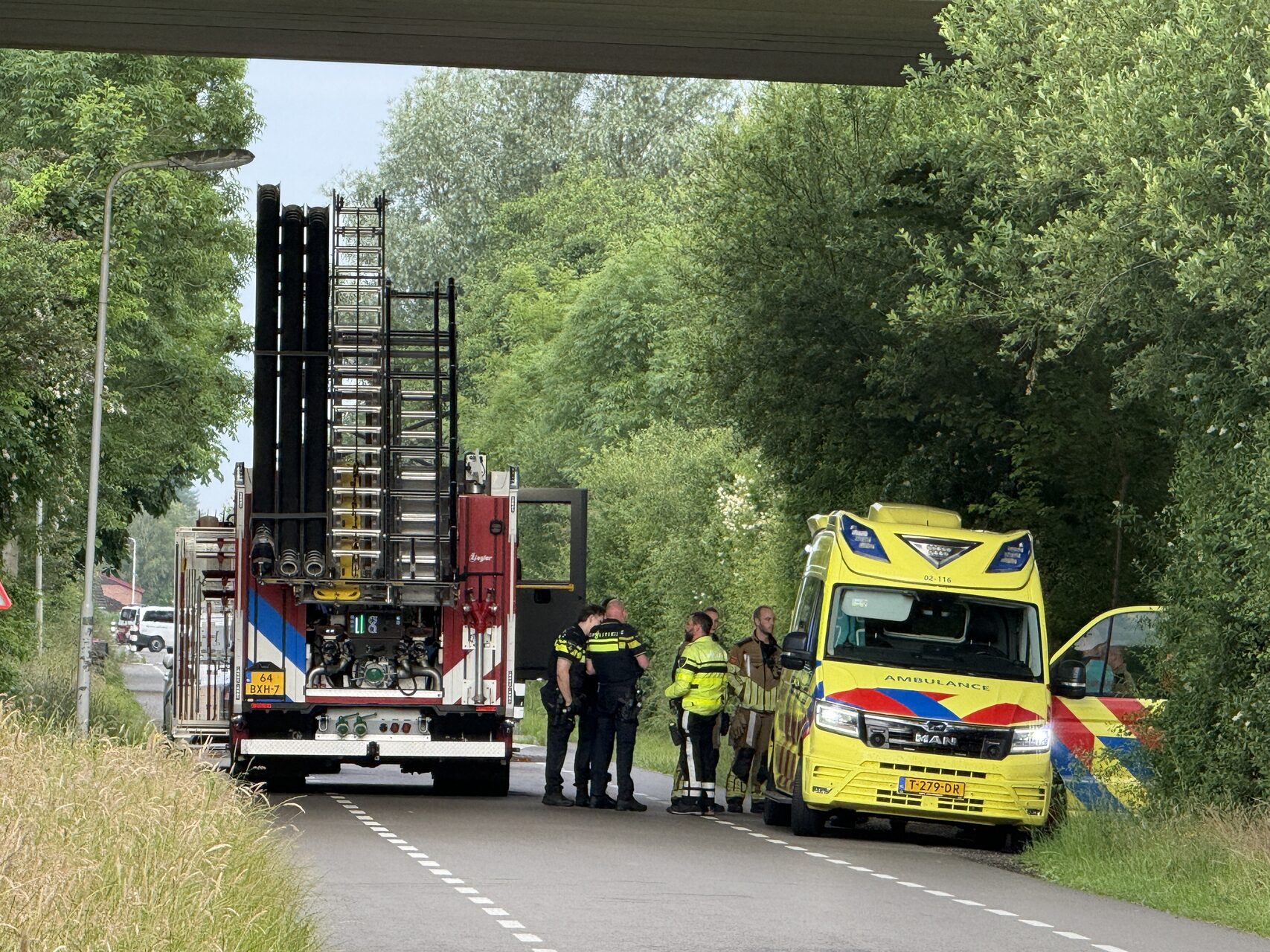 Overleden persoon aangetroffen langs spoorlijn in Buitenpost