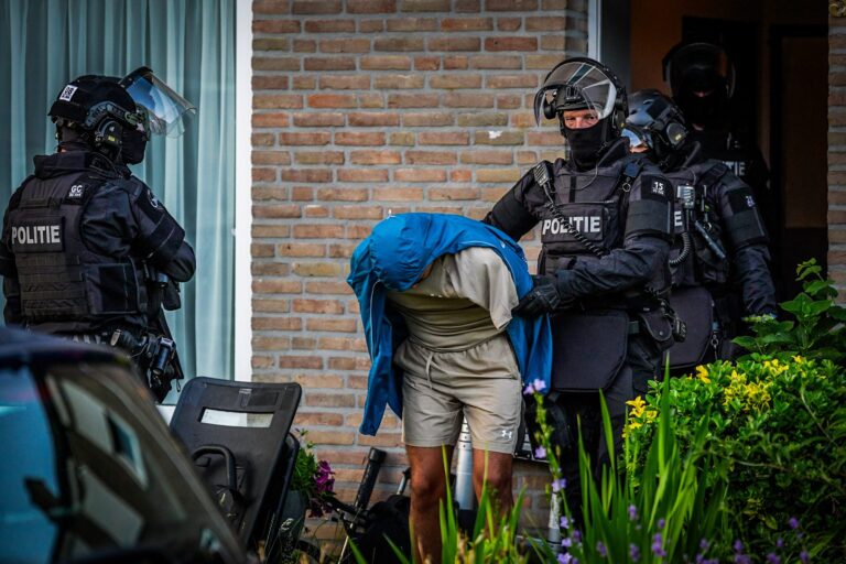 Verdachte aangehouden tijdens inval van arrestatieteam