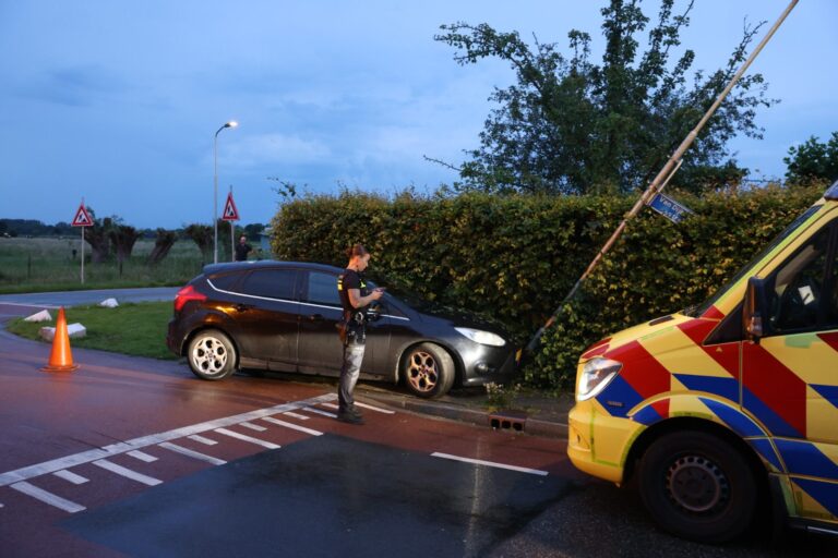 Inzittenden slaan op de vlucht na ongeval
