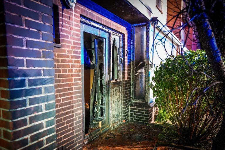 Drie mannen aangehouden na explosie bij woning