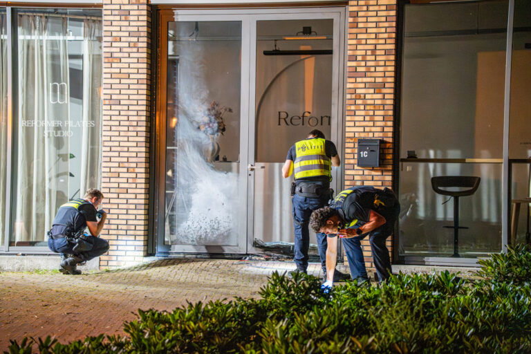 Veel schade door explosie bij pilatesstudio