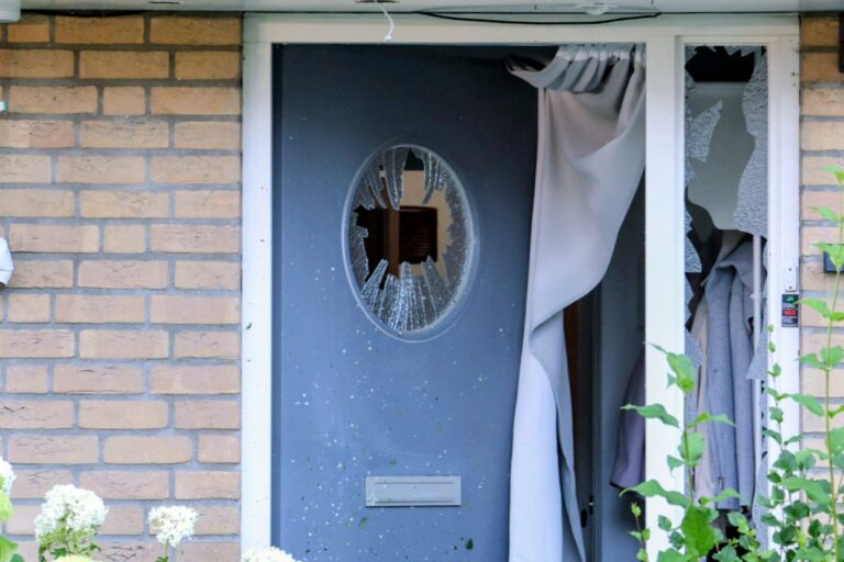 Explosie bij woning zorgt voor schade