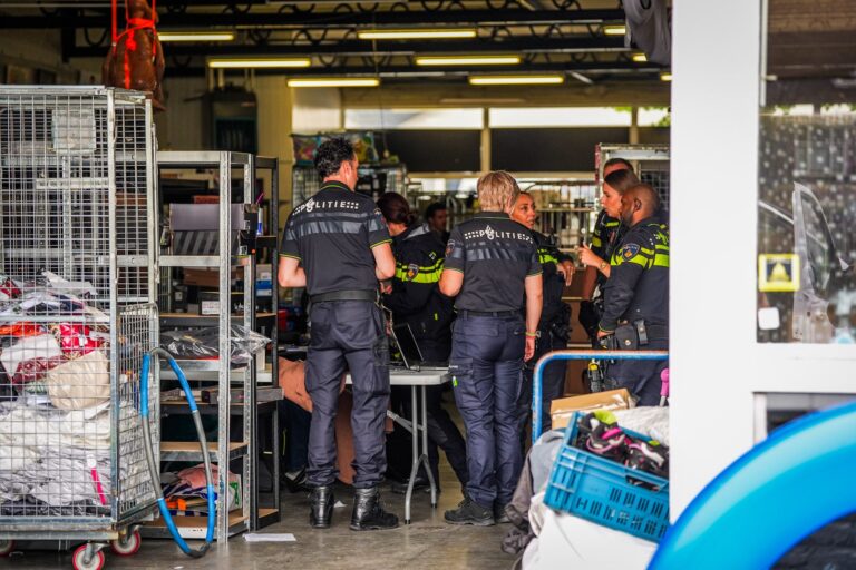 Politie vindt duizenden gestolen goederen in loods