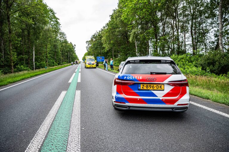 Twee auto’s botsen op provinciale weg, vier gewonden