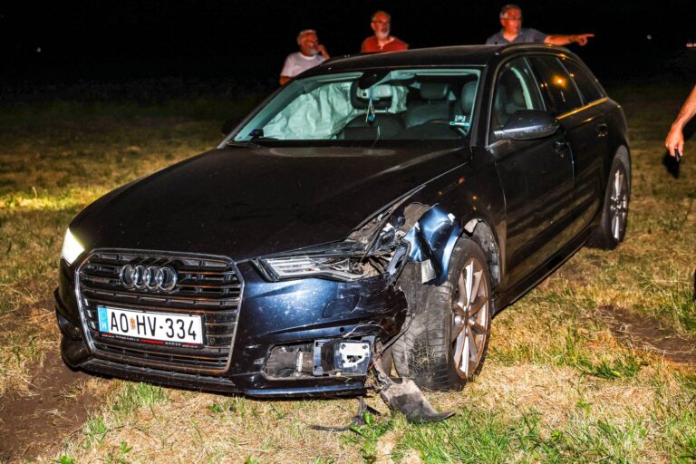 Automobilist ramt lantaarnpaal en wordt meegenomen door politie