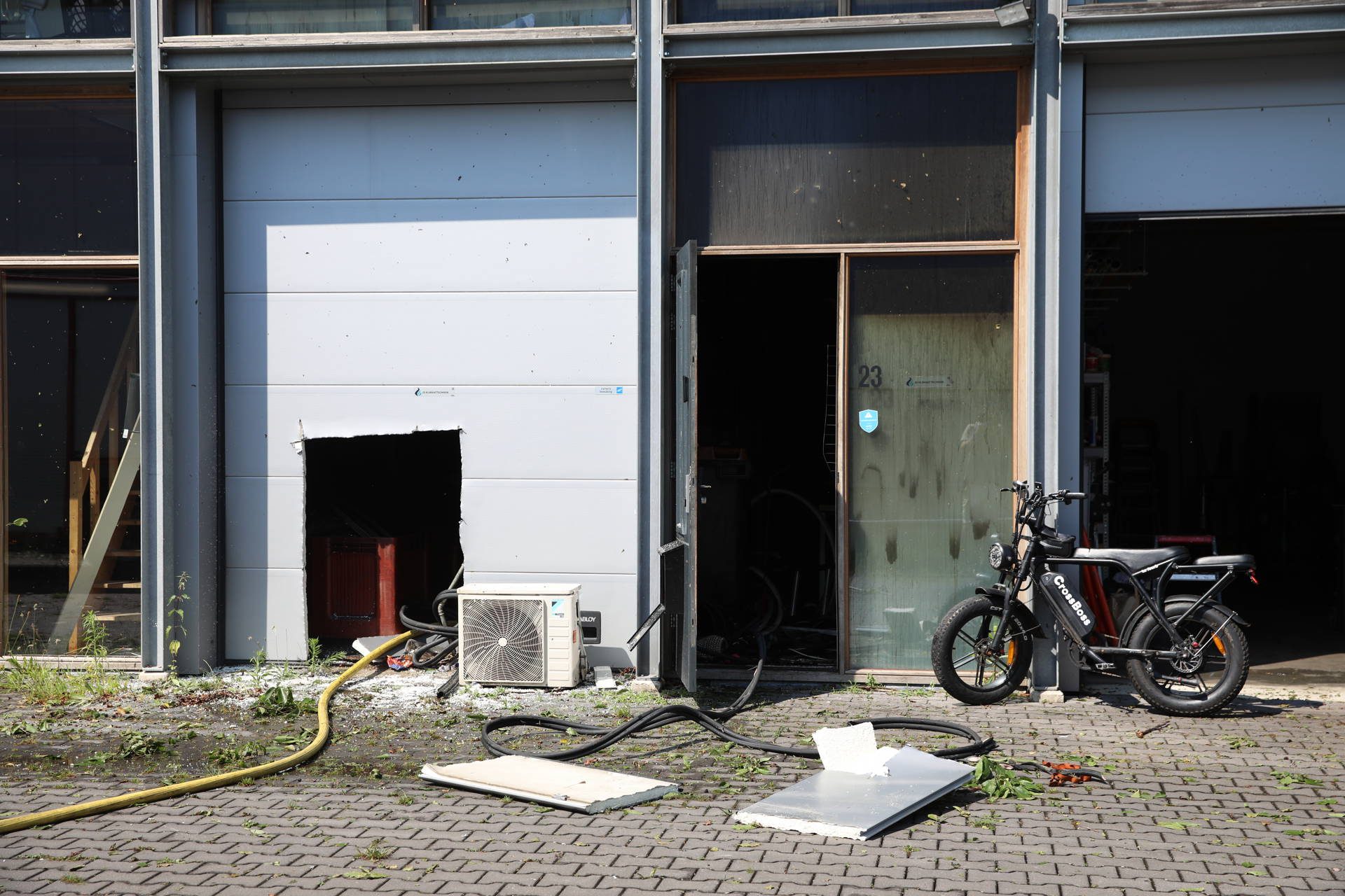 UPDATE: Overleden hond gevonden na brand in bedrijfsverzamelgebouw