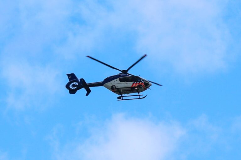 Politie zoekt vermiste vrouw (19) op industrieterrein